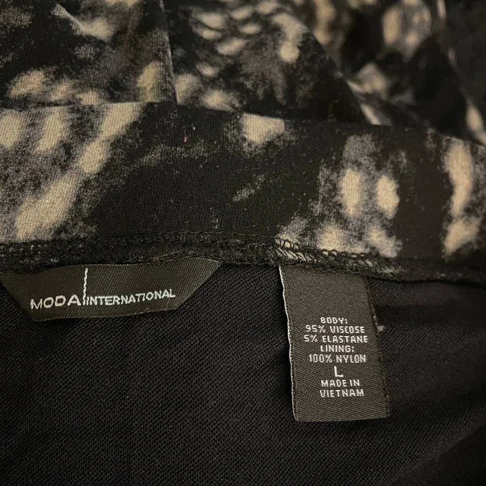 Moda International Pencil Skirt W/ Single Side Slit. Black & Taupe  EUC Large